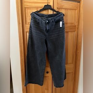 NWT Wide leg, frayed hem jeans